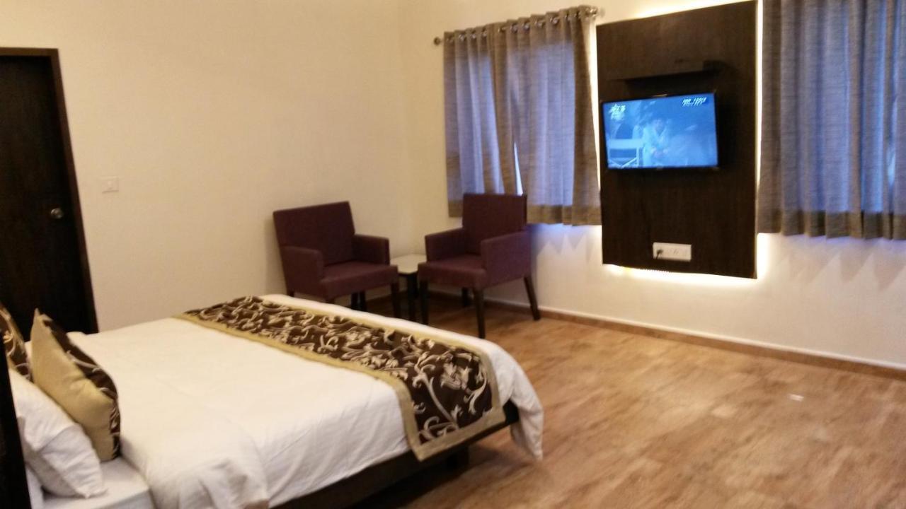 Hotel Aditya Talala Extérieur photo